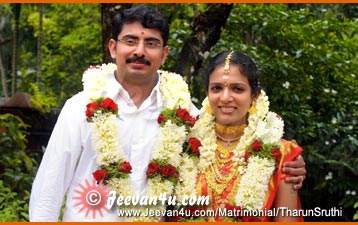 Tharun Menon Sruthi Nair Wedding Photo